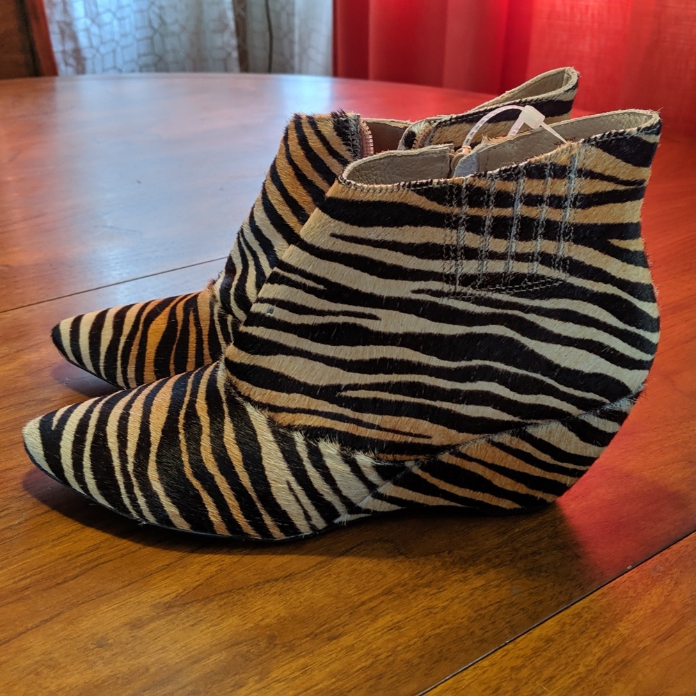 MATISSE NUGENT TIGER ANKLE BOOTIES Size 9/9.5